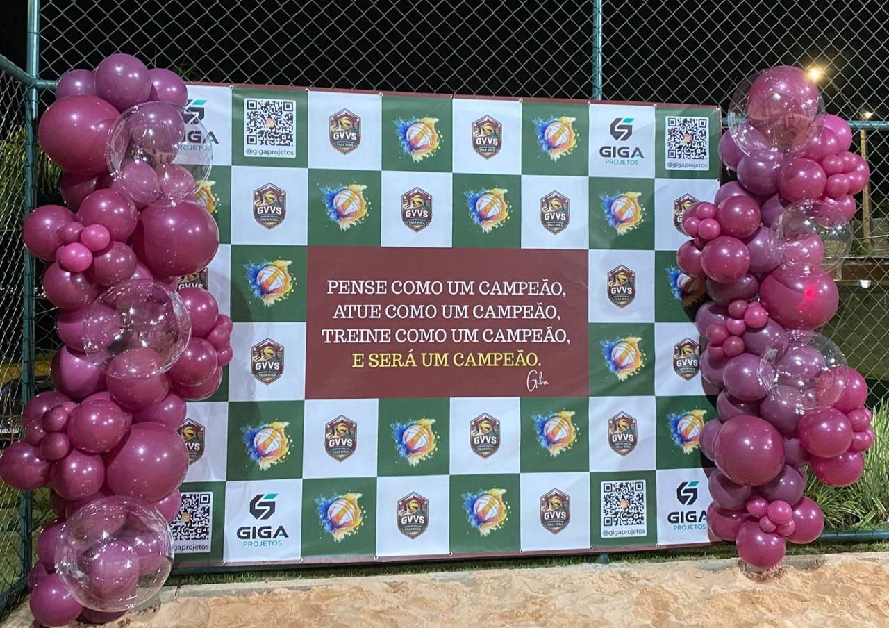 Banner de fundo para eventos esportivos com logomarcas e frase motivacional produzido pela Giga Projetos.